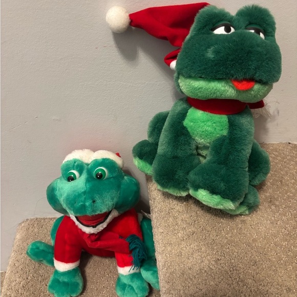 Vintage Freddy the Frog Christmas plush, set of 2, one “croaks” Santa hat - Picture 2 of 5